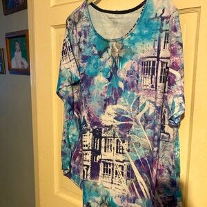 Women’s size 3X pullover tee in colorful print.